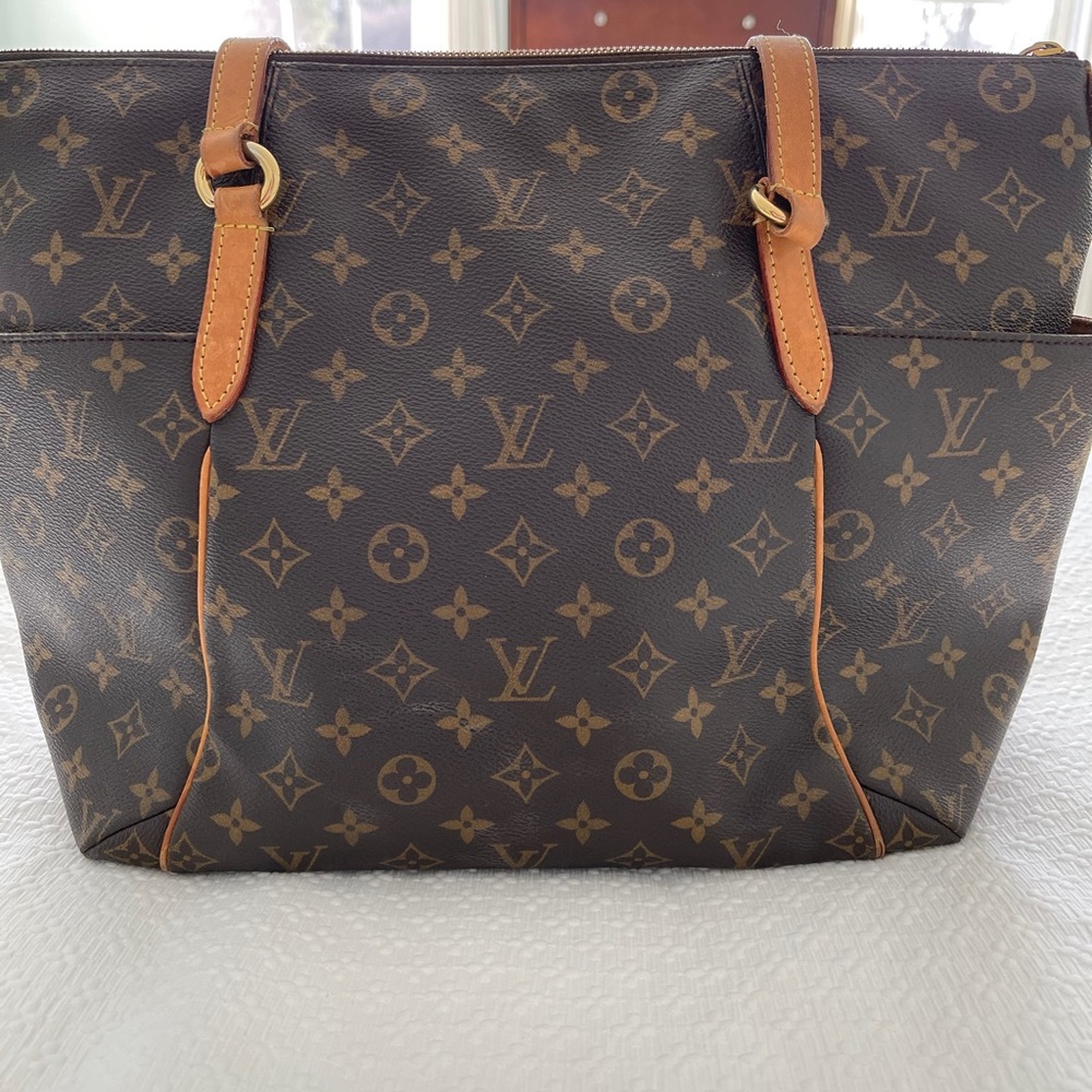 Authentic Louis Vuitton Totally MM